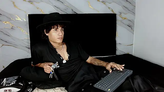MaximilianRoth Live XXX-Chat