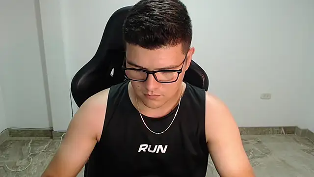 Plug_Control live XXX chat
