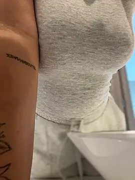 Chat +18 de JuanitaMore01 ao vivo