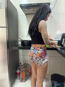 แชท XXX สดของ BiaDomeBiaDominatrix