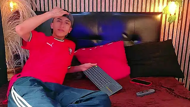 heyy_noah11 Шоу с уебкамера