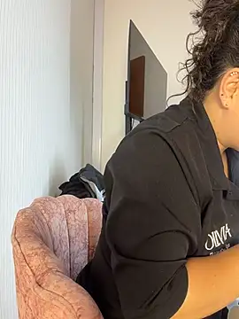 Nails_Lucia Adlı Modelin Canlı XXX Sohbeti