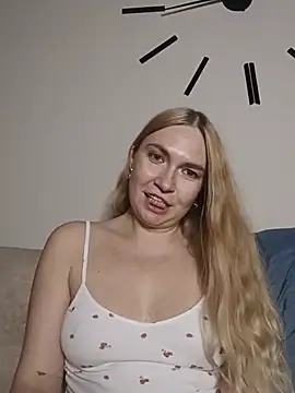 KisaVixen Adlı Modelin Canlı XXX Sohbeti