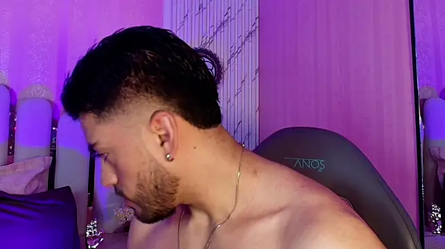 Chat +18 de Alexander_Diazz ao vivo