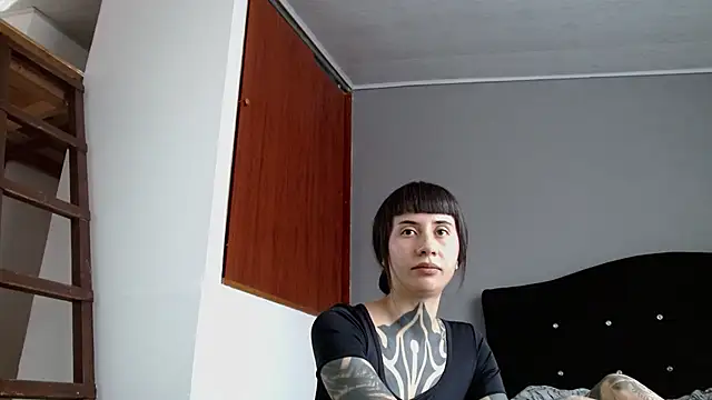 Chat +18 de Emilia_1995 ao vivo