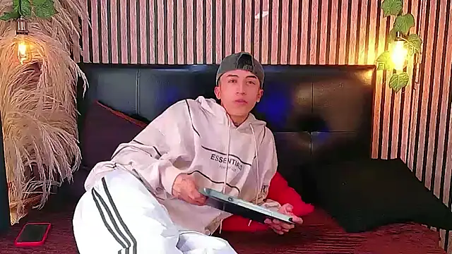 heyy_noah11 Pertunjukan Webcam
