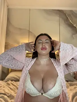 Miss-Tiffaa Adlı Modelin Canlı XXX Sohbeti
