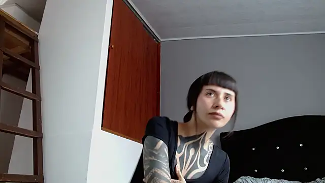 Emilia_1995's Live XXX Chat