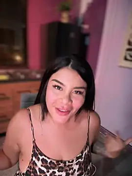 Issane_Peru live XXX chat