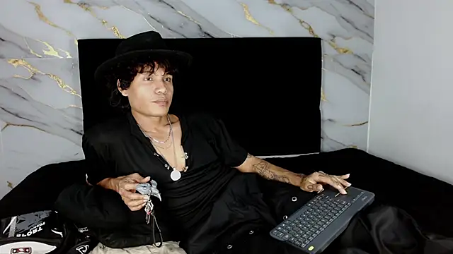 MaximilianRoth Live XXX-Chat