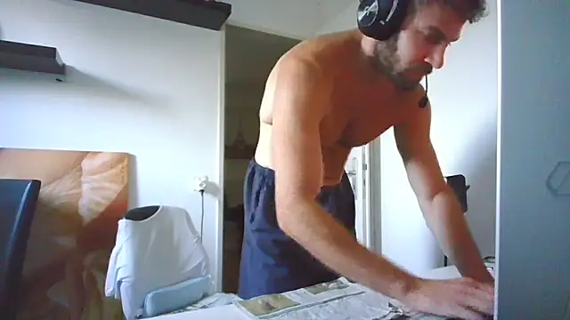 alpha-hunk live XXX chat