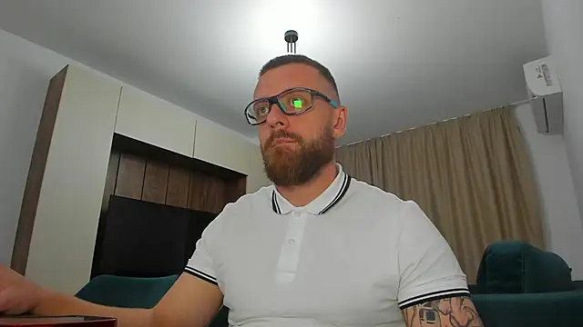 Findom_guy Adlı Modelin Canlı XXX Sohbeti