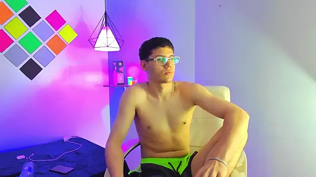 luca_white Adlı Modelin Canlı XXX Sohbeti