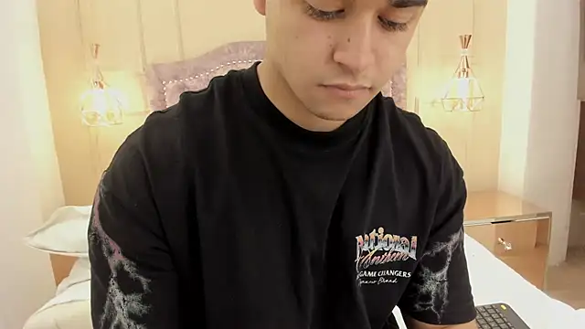 Charlie___Musk's Live XXX Chat