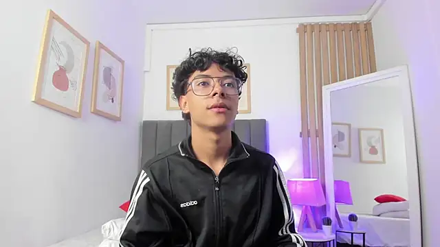 Adams__Bobby élő XXX-chatje