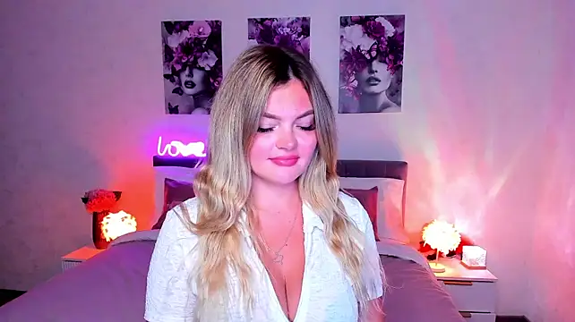 ZaraBloom's Live XXX Chat