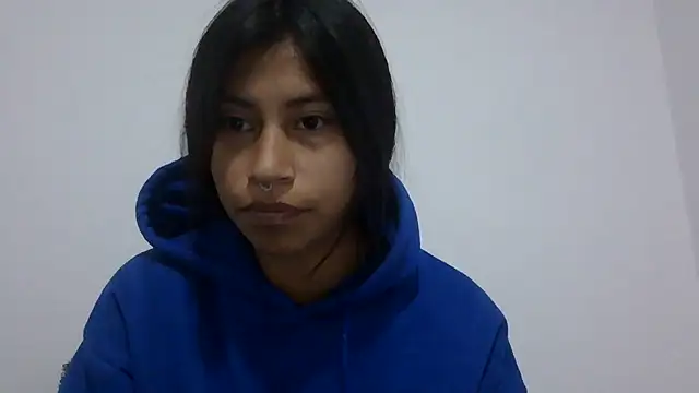 Pocahontas_Honey Adlı Modelin Canlı XXX Sohbeti