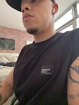 Chat +18 de AlphaMasterXxx ao vivo