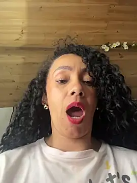 Chat +18 de JULYSEX1 ao vivo