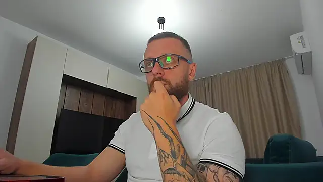 Živý XXX chat Findom_guy