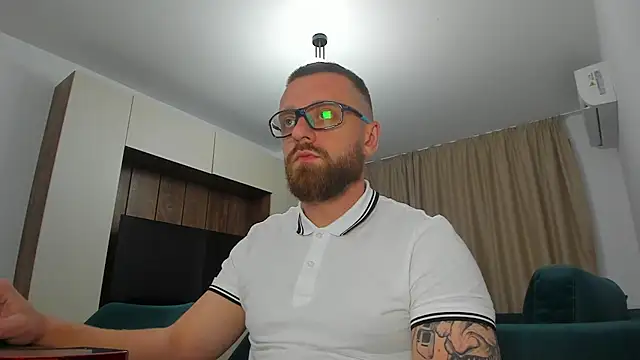 Chatroom XXX en direct de Findom_guy