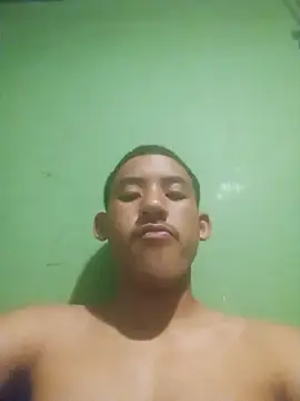 Its_urasian_boi Show in webcam