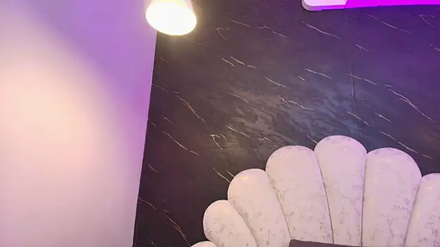 Chatroom XXX en direct de _MiaBrown_