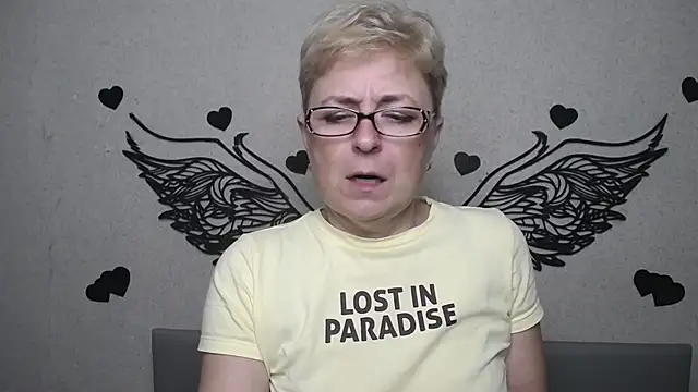 EmiliaGree's Live XXX Chat