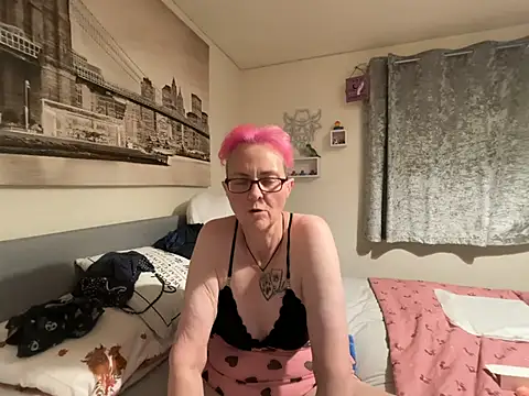 Chatroom XXX en direct de Curvy-Jinx
