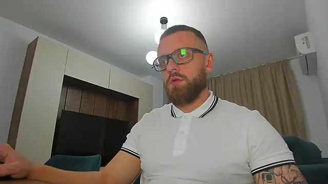 Chatroom XXX en direct de Findom_guy