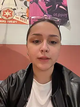 EvelynFly Chat XXX live