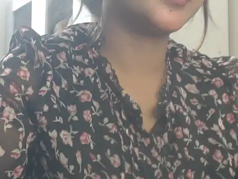 NancyRuvi Adlı Modelin Canlı XXX Sohbeti
