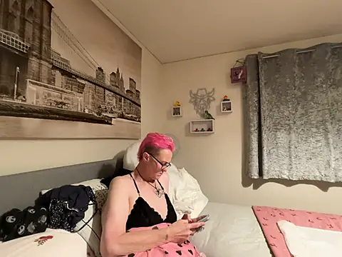 Chatroom XXX en direct de Curvy-Jinx