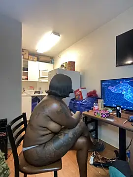צ'אט XXX בשידור חי של Tattedupdek