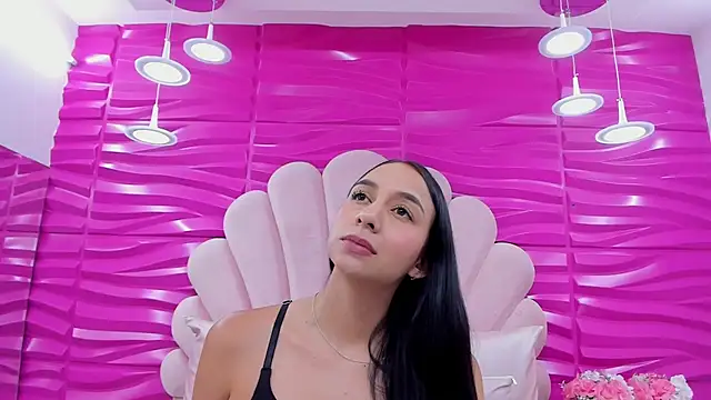Chat XXX en directo de Zara-Rey