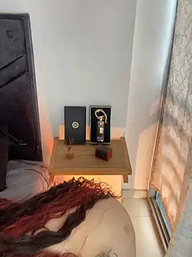NikyFrequency Adlı Modelin Canlı XXX Sohbeti