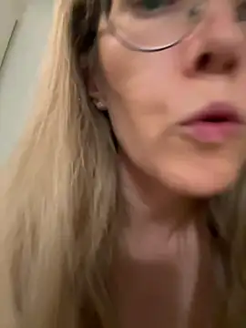 XXX chat uživo modela MollyStory