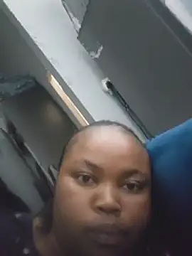 XXX chat uživo modela Curveysinaa