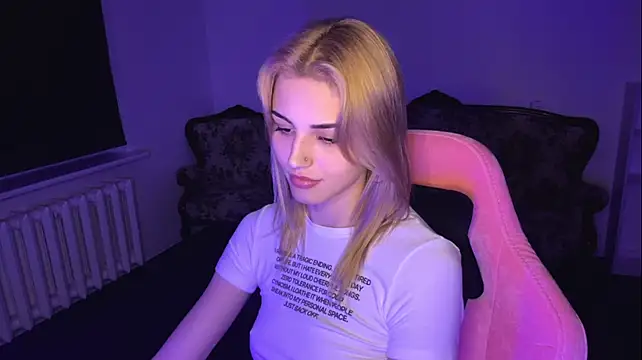Chat +18 de neweva_ ao vivo