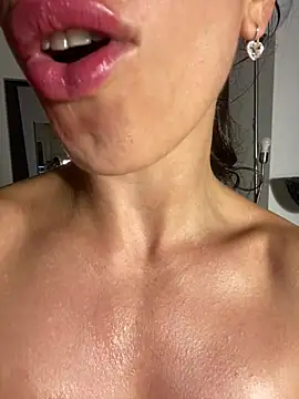 JolieBee's Live XXX Chat