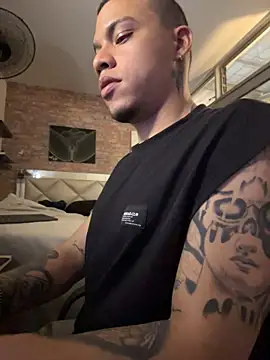 Chat +18 de AlphaMasterXxx ao vivo