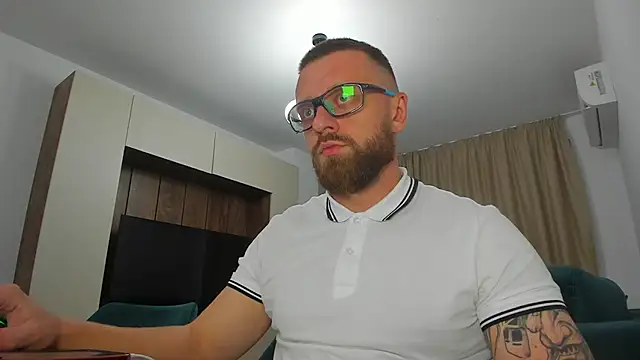 צ'אט XXX בשידור חי של Findom_guy