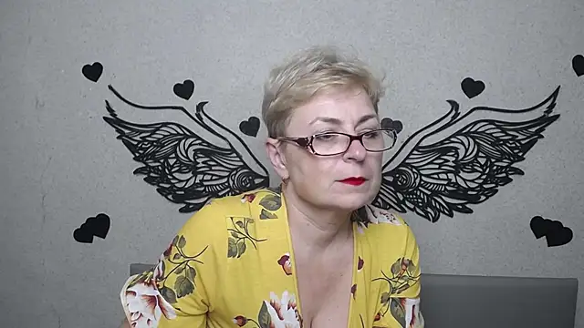 EmiliaGree's Live XXX Chat