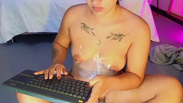 Онлайн чат XXX EMILYY_FOXY