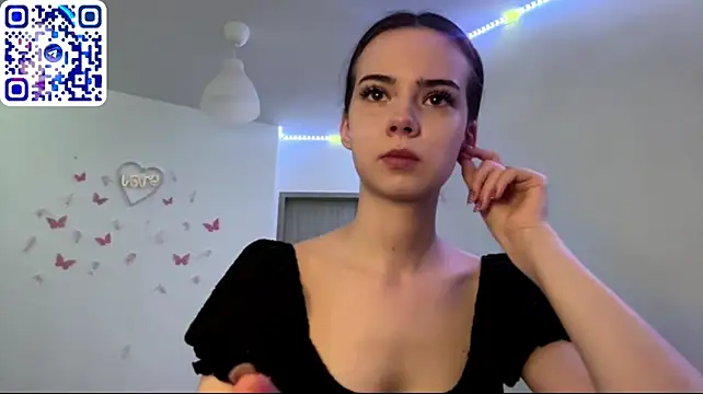 ElieFluttershy's Live XXX Chat