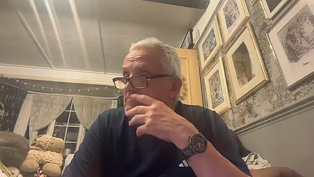 poggles Chat XXX in diretta