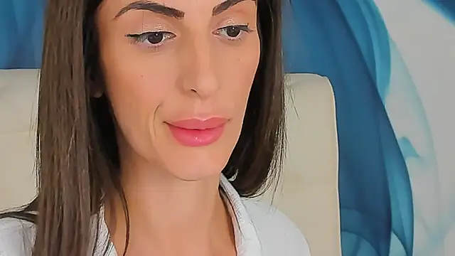 SkinnyDolly Adlı Modelin Canlı XXX Sohbeti