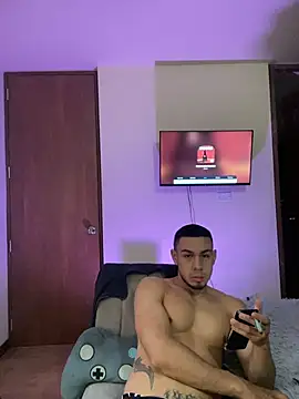 Taylor_DiamondBoy Live XXX Chat