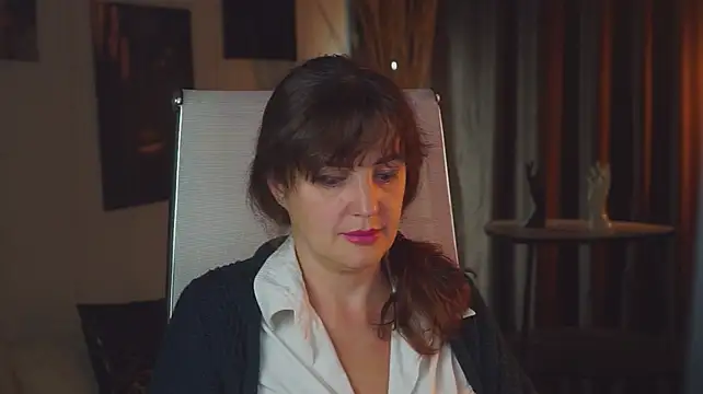 צ'אט XXX בשידור חי של AureliaVane