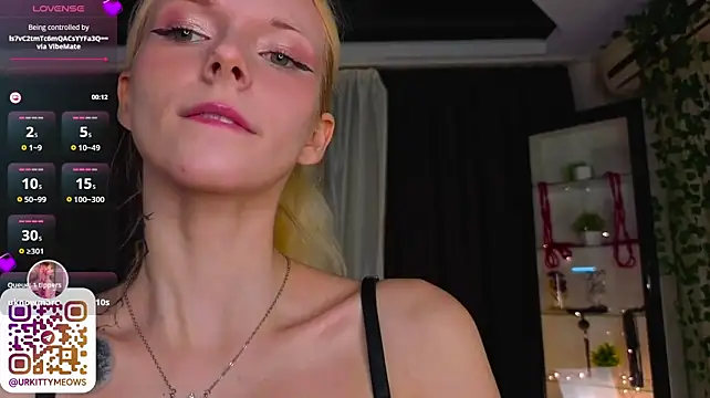 helly_hoff élő XXX-chatje